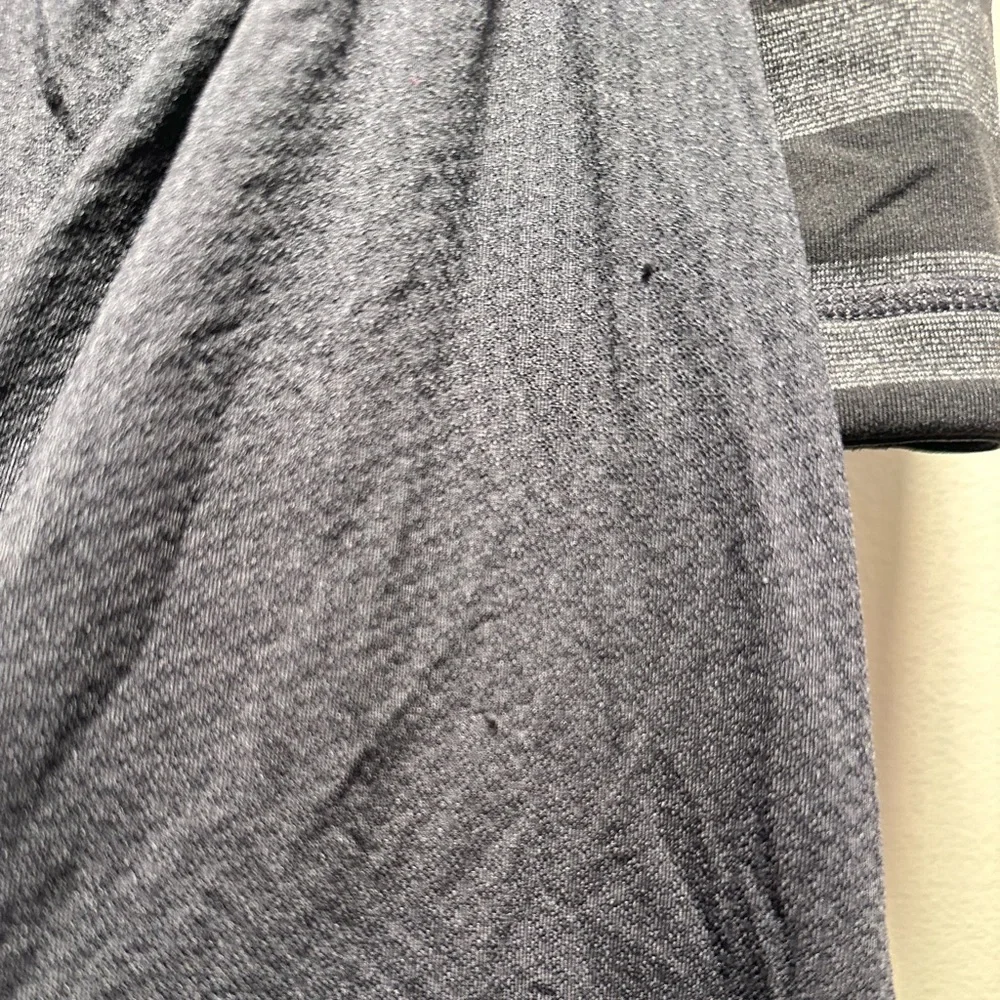 Lululemon No Limit Tank Charcoal Striped Medium Size 6 Bust Lining Loose - Picture 15 of 15